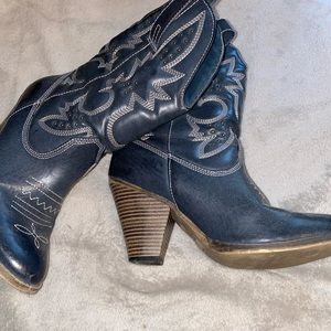 Size 9 cowgirl boots